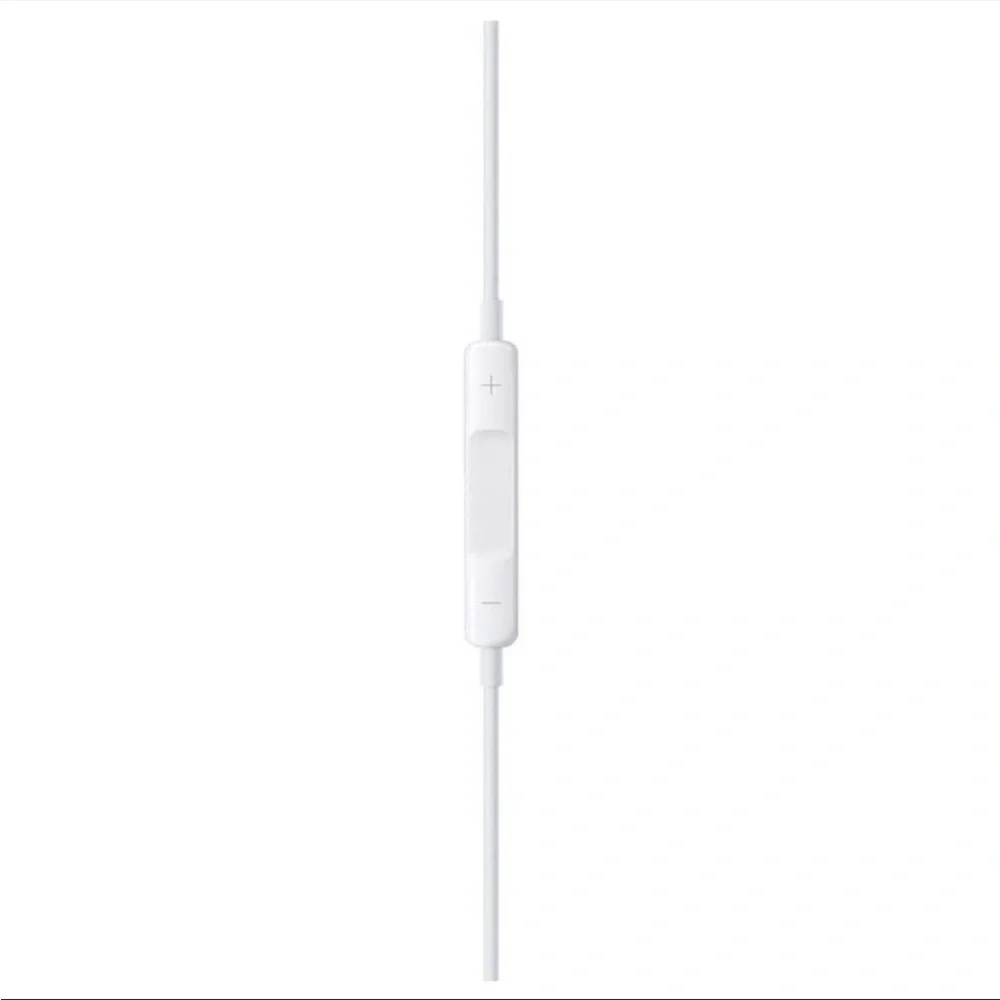 NWT Apple White Wired EarPods Headphones with Lightning Connector